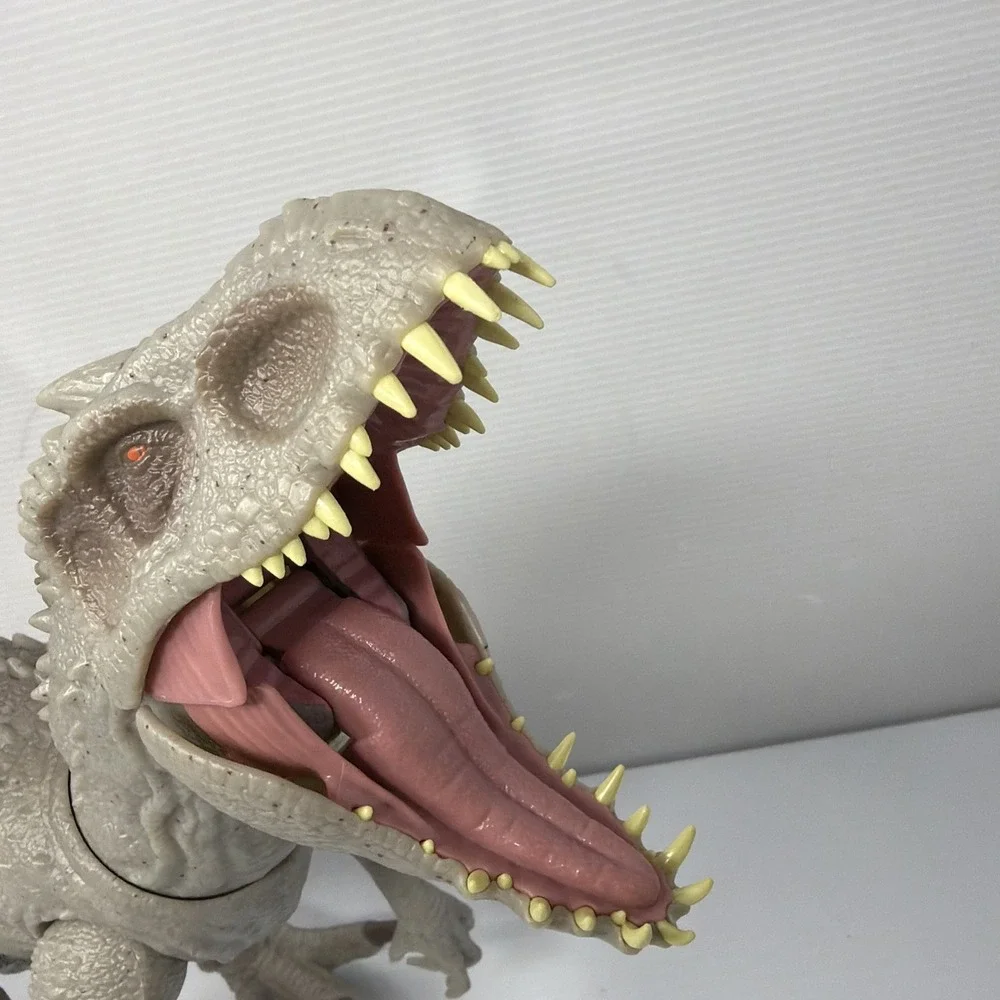 Mattel Jurassic World Camouflage 'N Battle Indominus Rex w Lights Dino Trackers